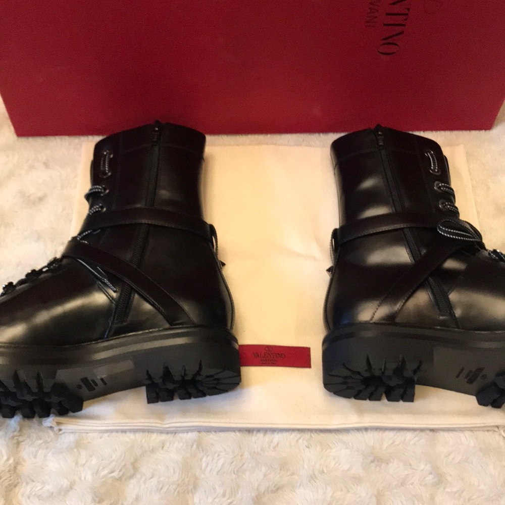 AUTHENTIC BNIB Valentino Rockstud Combat Boots 38 - Picture 6 of 7